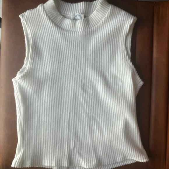 Francesca's Collections Tops - Francesca’s white mock neck tank top